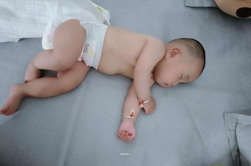 博尔塔拉蒙古三个月宝宝头围